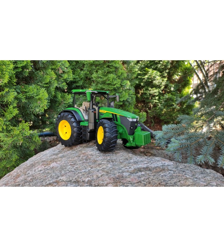 Traktor John Deere 7R 350 z przyczepą leśną Bruder 03154