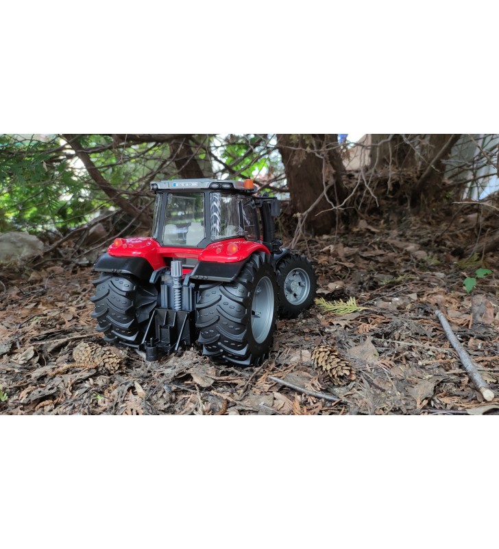 Traktor Massey Ferguson 7600 z ładowarką czołową Bruder 03047