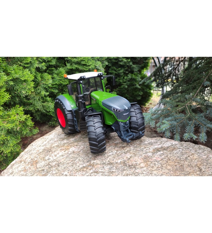 Traktor Fendt 1050 Vario z figurką i narzędziami Bruder 04041