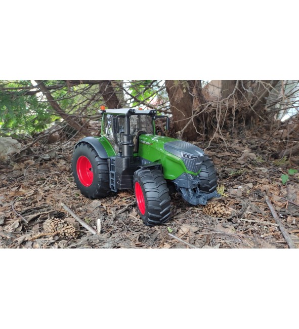 Traktor Fendt 1050 Vario z figurką i narzędziami Bruder 04041