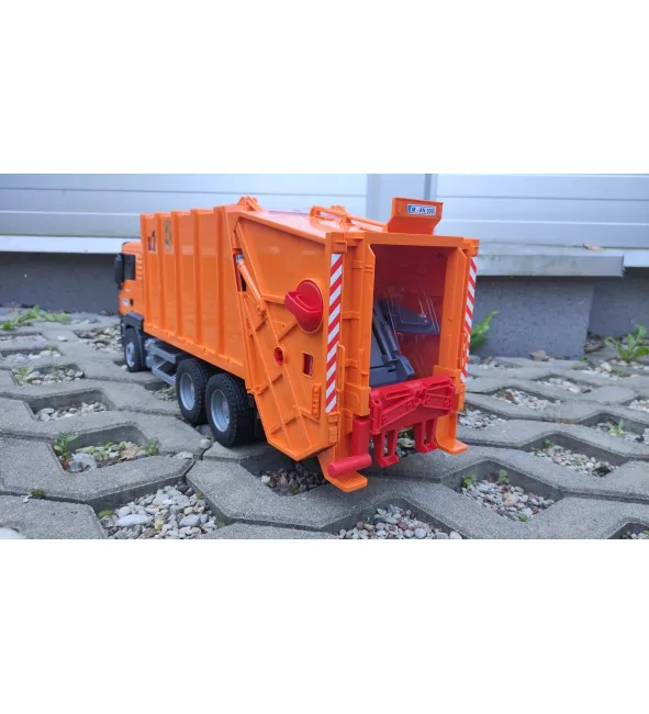 TW garage様 MAN TGS Śmieciarka z tylnym załadunkiem Bruder 03760